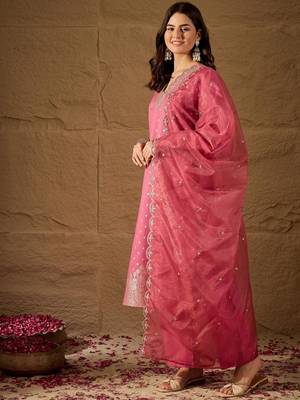 Pink embroidered jaquard kurta pant dupatta set 3