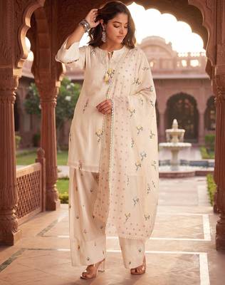 Women's cream embroidered kurta with farshi salwar and organza dupatta set 3