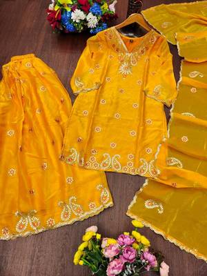 Women's yellow cutwork border kurti with palazzo pants & scalloped dupatta 4