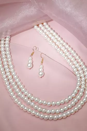 White pearl necklace set