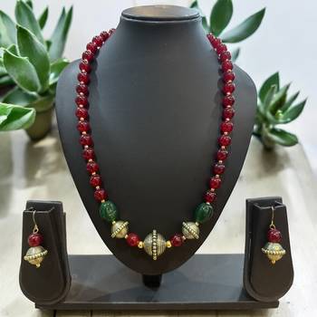 Shimmering glittering maroon pearl jewellery sets for women | necklace and earings 2