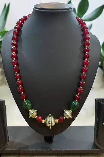 Shimmering glittering maroon pearl jewellery sets for women | necklace and earings