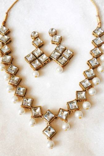 Alloy kundan and white pearl necklace set