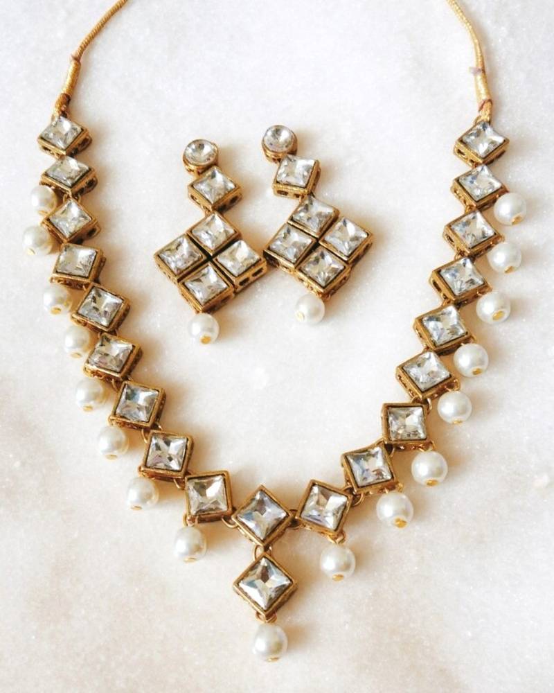 Alloy kundan and white pearl necklace set