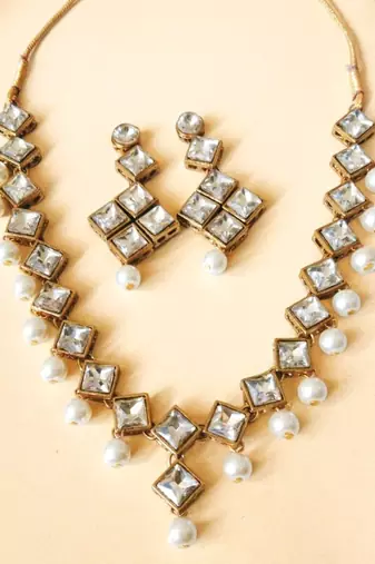 Alloy kundan and white pearl necklace set