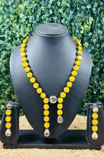 Yellow alloy copper jewellery set for women