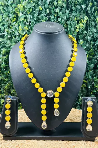 Yellow alloy copper jewellery set for women