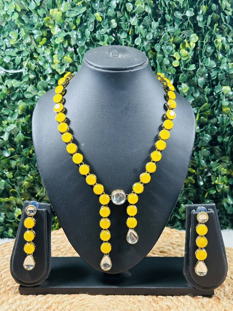 Yellow alloy copper jewellery set for women