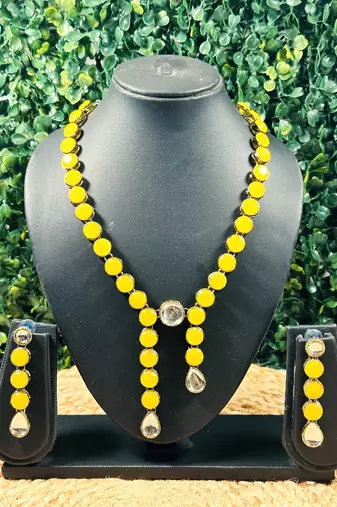 Yellow alloy copper jewellery set for women