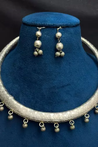 Oxidized Silver Hasli Necklace Set, Tribal Choker Jewelry, Indian Necklace and Earrings with ghungroo drops