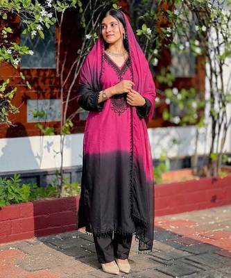 Women's pink crepe embroidered straight kurta set with dupatta and pant 1