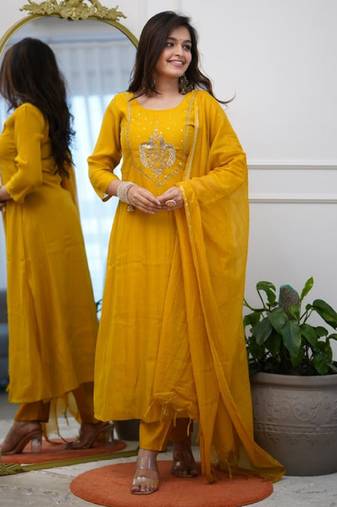 Women's chanderi yellow embroidered kurta set with dupatta and pant