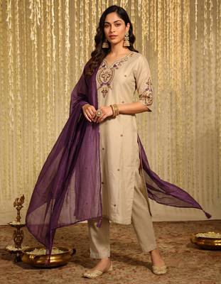 Women's chanderi cream embroidered kurta set with dupatta and pant 1