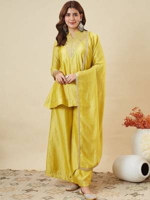 Women's yellow silk blend embroidered kurta set with dupatta and palazzo 1