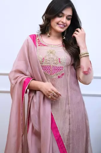 Women's pink silk blend embroidered straight kurta set with dupatta and pant