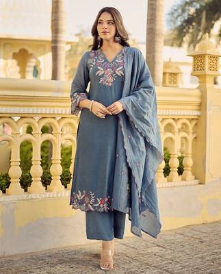 Grey embroidered silk blend kurta pant dupatta set 2