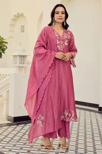 Pink embroidered silk blend kurta pant dupatta set
