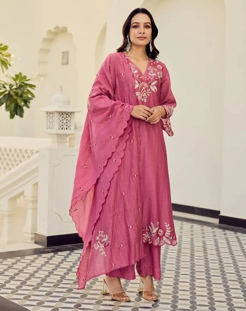 Pink embroidered silk blend kurta pant dupatta set