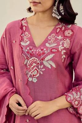 Pink embroidered silk blend kurta pant dupatta set 4