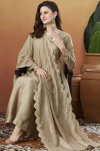 Chiku embroidered silk blend kurta pant dupatta set