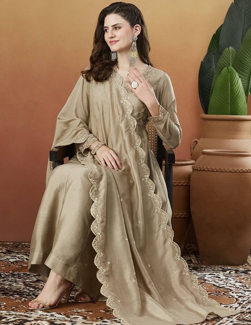 Chiku embroidered silk blend kurta pant dupatta set