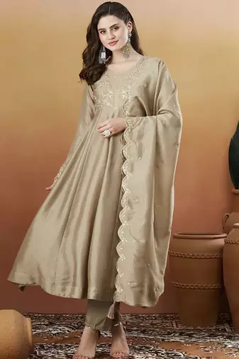 Chiku embroidered silk blend kurta pant dupatta set