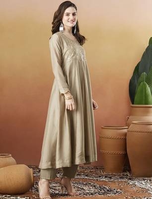Chiku embroidered silk blend kurta pant dupatta set 4