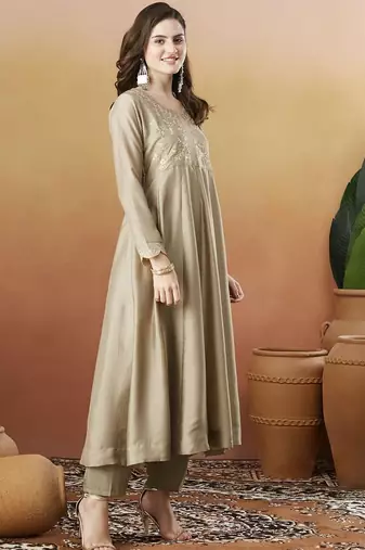 Chiku embroidered silk blend kurta pant dupatta set