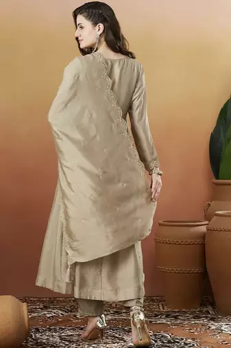 Chiku embroidered silk blend kurta pant dupatta set
