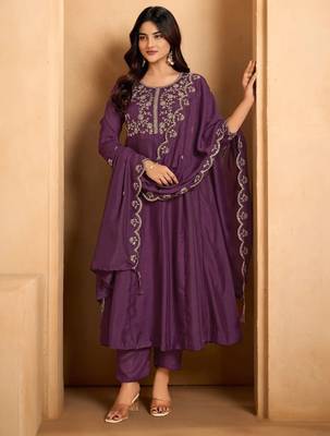 Wine embroidered silk blend kurta pant dupatta set 3