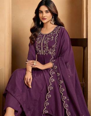 Wine embroidered silk blend kurta pant dupatta set 4