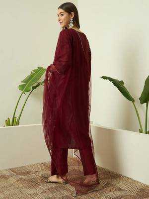 Maroon embroidered silk blend kurta pant dupatta set 3