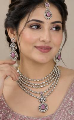 Baby pink mehandi-plated agate stone necklace set with earrings & maang tikka 1