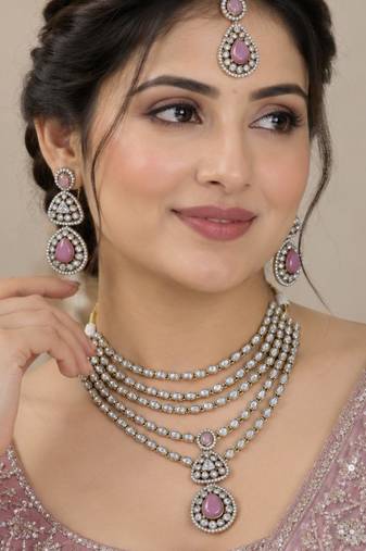 Baby pink mehandi-plated agate stone necklace set with earrings & maang tikka