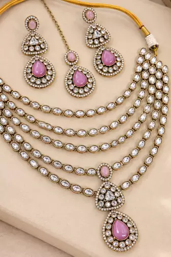 Baby pink mehandi-plated agate stone necklace set with earrings & maang tikka