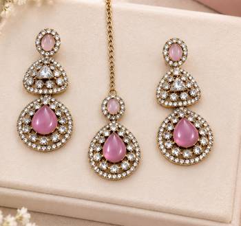 Baby pink mehandi-plated agate stone necklace set with earrings & maang tikka 3
