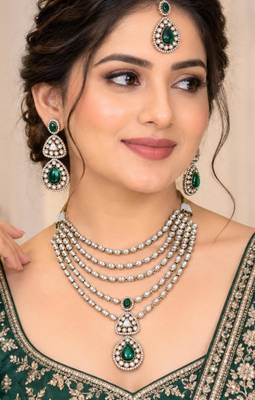 Green mehandi-plated agate stone necklace set with earrings & maang tikka 1