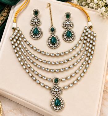 Green mehandi-plated agate stone necklace set with earrings & maang tikka 2