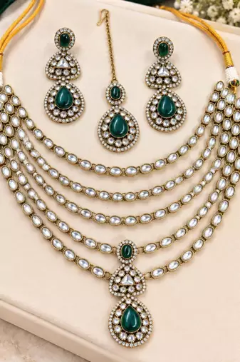 Green mehandi-plated agate stone necklace set with earrings & maang tikka
