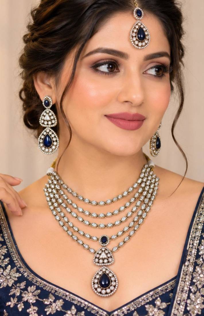 Blue mehandi-plated agate stone necklace set with earrings & maang tikka