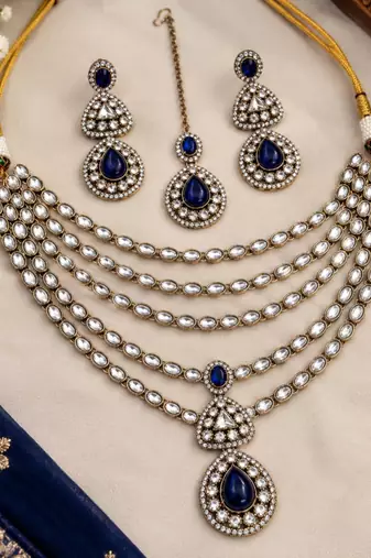 Blue mehandi-plated agate stone necklace set with earrings & maang tikka