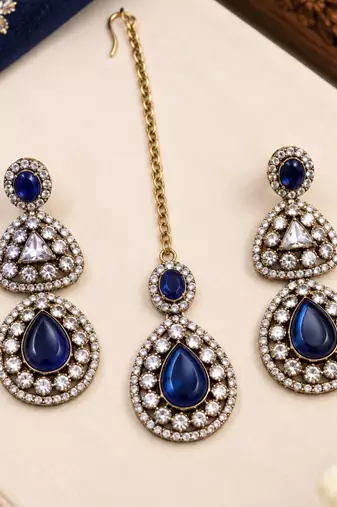 Blue mehandi-plated agate stone necklace set with earrings & maang tikka