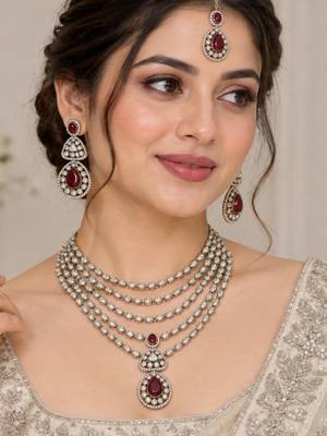 Maroon mehandi-plated agate stone necklace set with earrings & maang tikka 1
