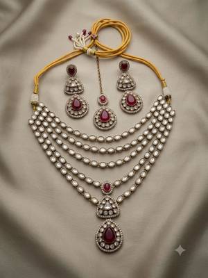 Maroon mehandi-plated agate stone necklace set with earrings & maang tikka 2