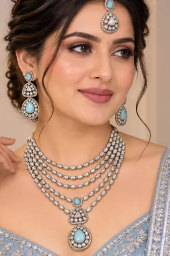Pista mehandi-plated agate stone necklace set with earrings & maang tikka