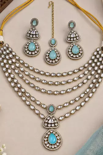Pista mehandi-plated agate stone necklace set with earrings & maang tikka