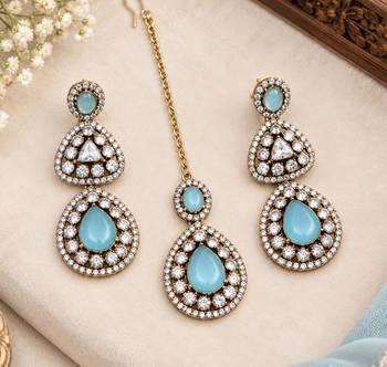 Pista mehandi-plated agate stone necklace set with earrings & maang tikka 3