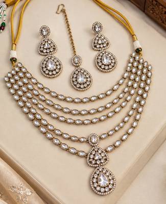 White mehandi-plated agate stone necklace set with earrings & maang tikka 2