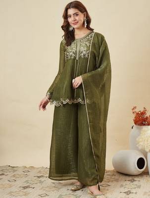 Mhendi embroidered crunchy silk kurta plazzo dupatta set 5