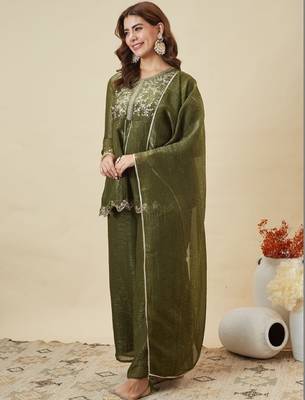 Mhendi embroidered crunchy silk kurta plazzo dupatta set 6